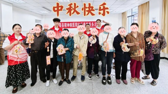 做灯笼、套圈圈、吃月饼... 这场社区康复活动暖到心里