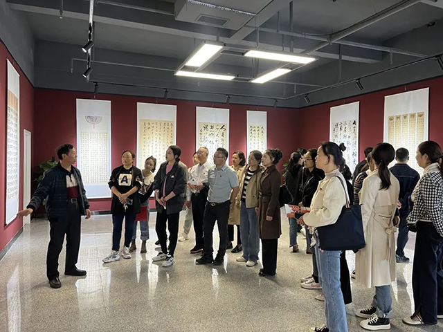 荣县第三人民医院党支部组织开展“同心书华章·浩瀚旭水情”荣县·贡井区政协书画展”参观学习主题党日活动